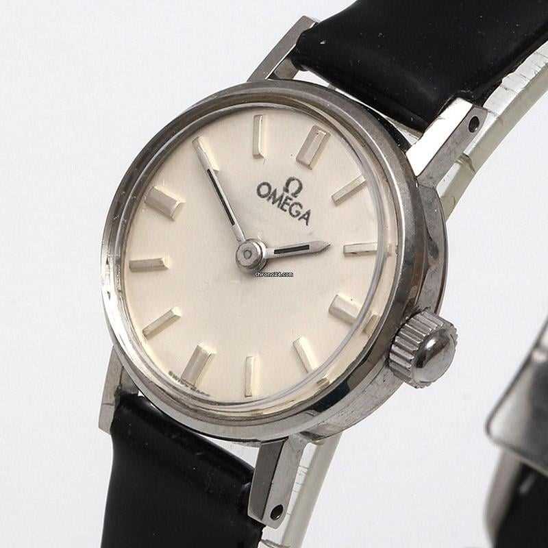 A v o n Women’s Timepieces: Appraisal Insights